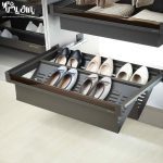 جا کفشی ریلی فلزی با صفحه مشبک داخل کمد لباس با فرانت شیشه آرام بند یونی هاپر